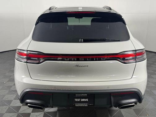 2026 Porsche Macan 