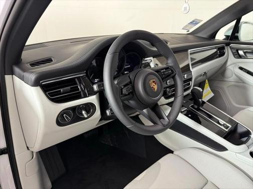 2025 Porsche Macan GTS
