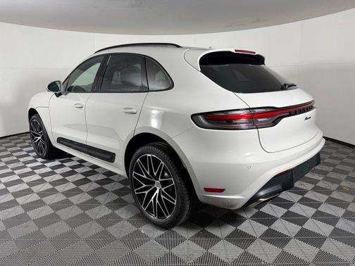 2025 Porsche Macan 2.0T