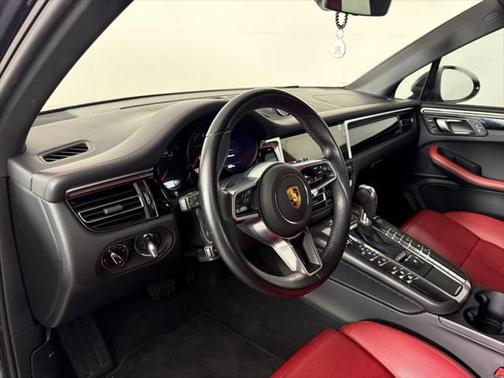 2021 Porsche Macan Base