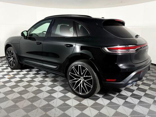 2025 Porsche Macan 2.0T