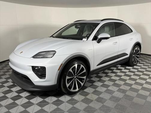 2025 Porsche Macan Base