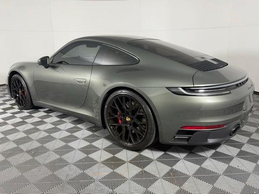 2024 Porsche 911 Carrera GTS