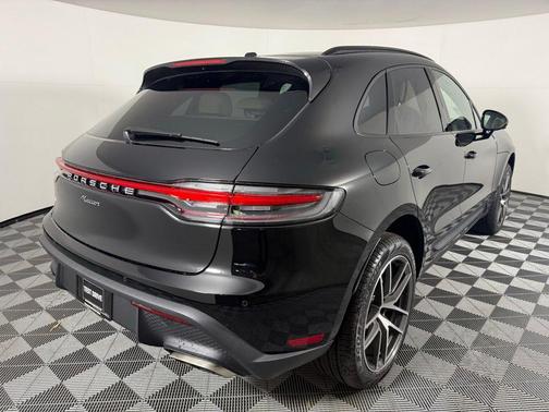 2025 Porsche Macan 