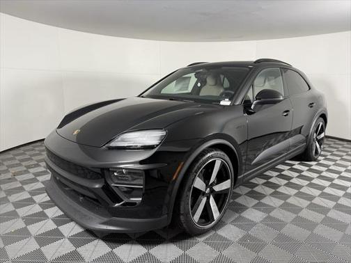 2025 Porsche Macan Base