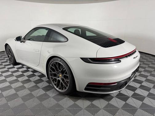 2021 Porsche 911 Carrera