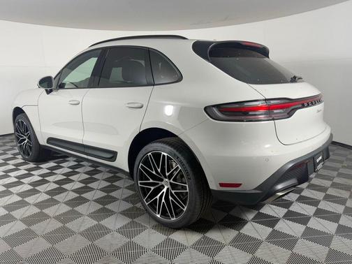 2026 Porsche Macan 