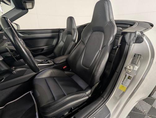 2021 Porsche 911 Carrera