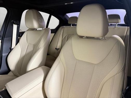 2022 BMW 330 i