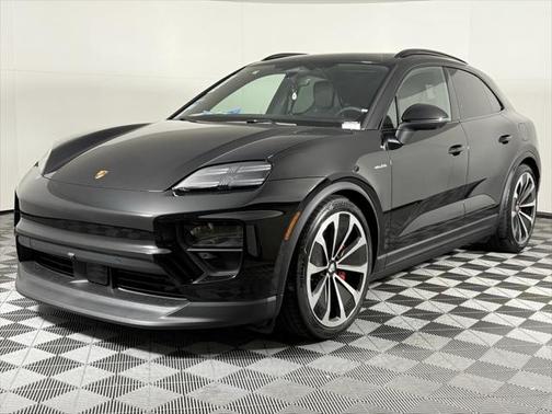 2025 Porsche Macan Base