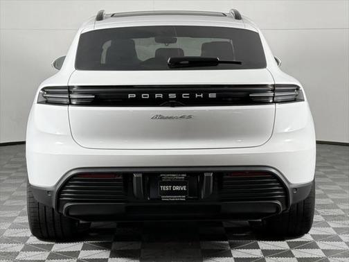2025 Porsche Macan Base
