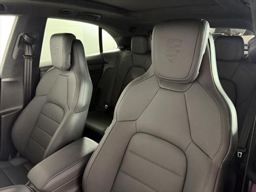 2025 Porsche Macan Turbo