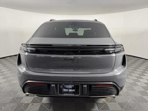 2025 Porsche Macan Turbo