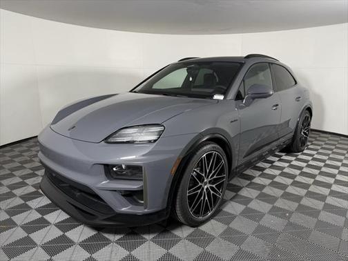 2025 Porsche Macan Turbo