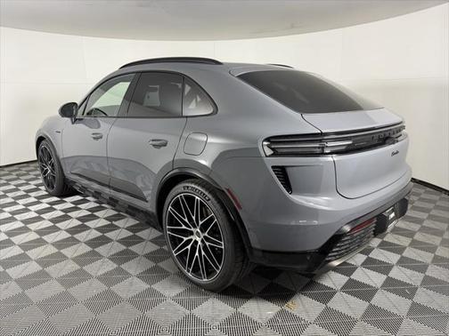 2025 Porsche Macan Turbo