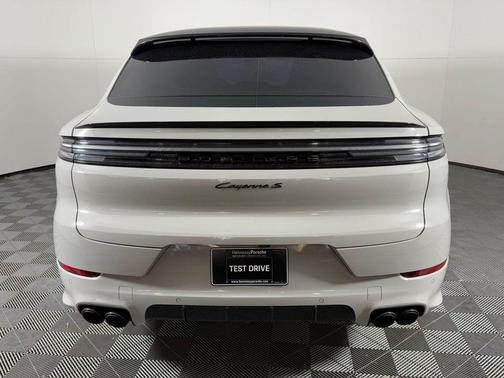 2024 Porsche Cayenne S
