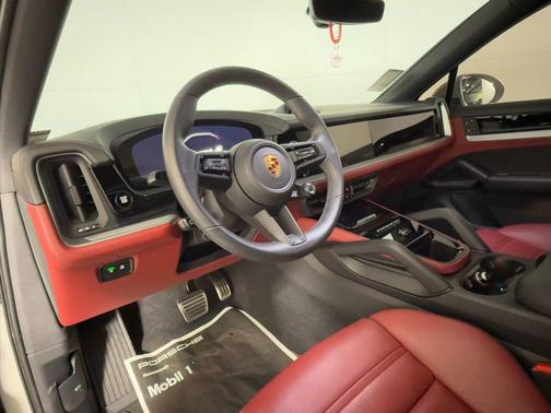 2024 Porsche Cayenne S