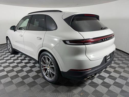 2024 Porsche Cayenne S