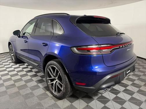 2025 Porsche Macan Base