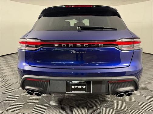 2025 Porsche Macan Base