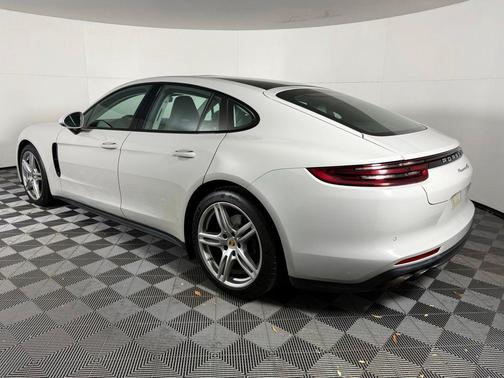 2018 Porsche Panamera 4S