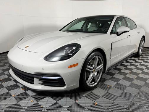 2018 Porsche Panamera 4S