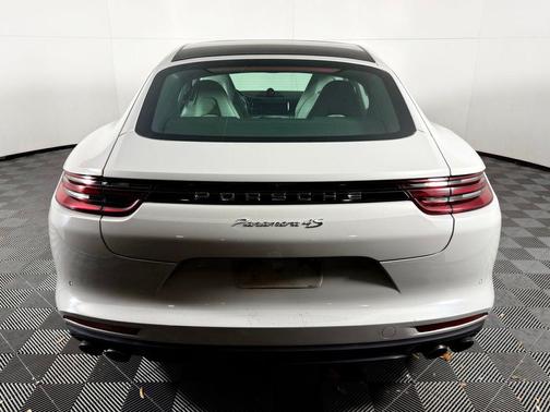 2018 Porsche Panamera 4S