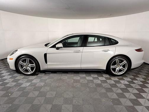 2018 Porsche Panamera 4S