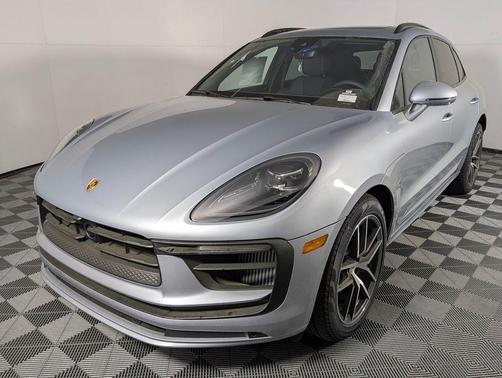 Dolomite 2026 Porsche Macan Macan
