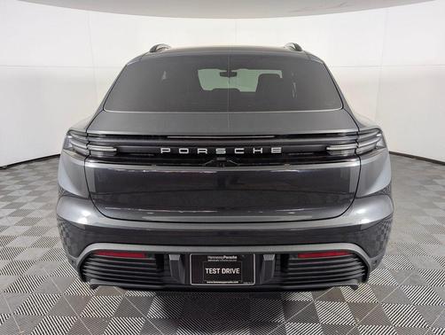 2025 Porsche Macan 4S