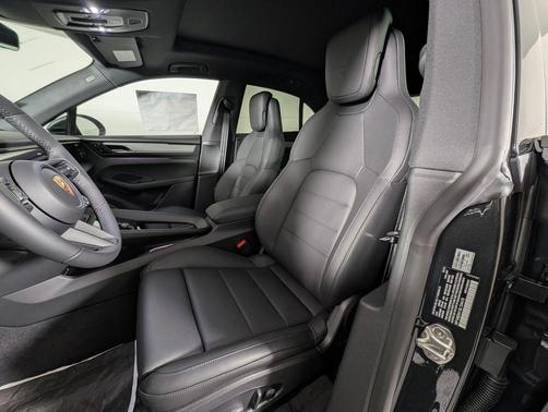 2025 Porsche Macan 4S