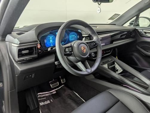 2025 Porsche Macan 4S