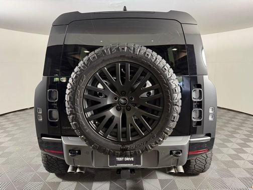 2024 Land Rover Defender 110 P525 Carpathian Edition