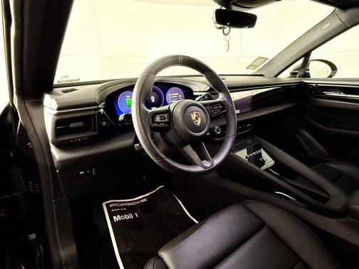 2025 Porsche Macan RWD