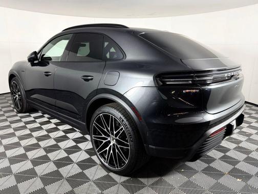 2025 Porsche Macan RWD
