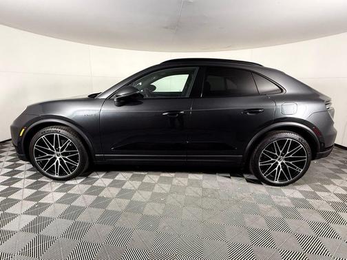 2025 Porsche Macan RWD