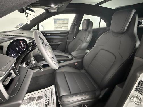 2025 Porsche Macan 4S