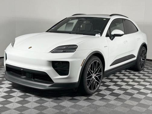 2025 Porsche Macan 4S