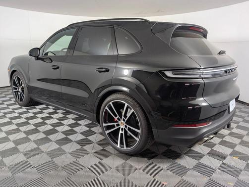 2025 Porsche Cayenne S