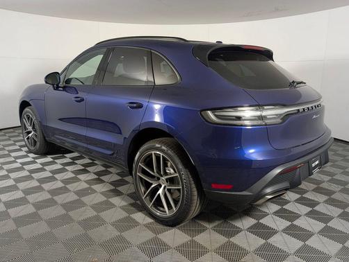 Gentian Blue Metallic 2026 Porsche Macan Macan