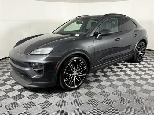 2025 Porsche Macan Base