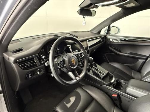 2023 Porsche Macan Base