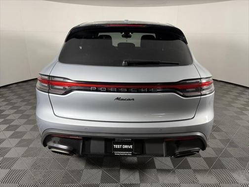 2023 Porsche Macan Base