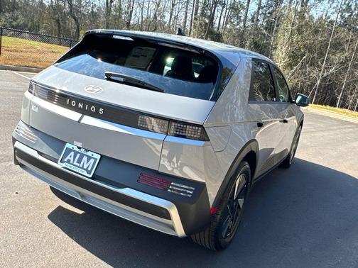 2026 Hyundai IONIQ 5 SE