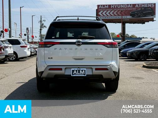 2023 Nissan Pathfinder Platinum