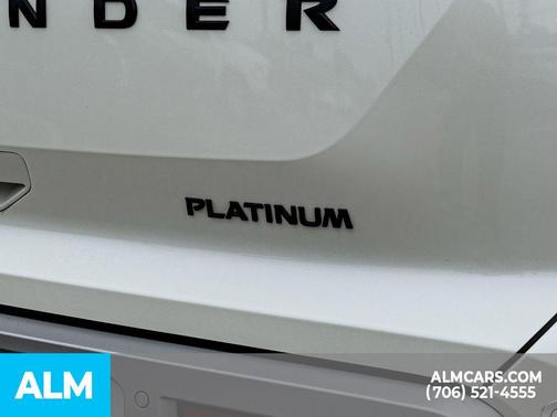 White 2024 Nissan Pathfinder Platinum