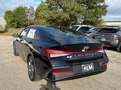 2025 Hyundai ELANTRA SEL Sport