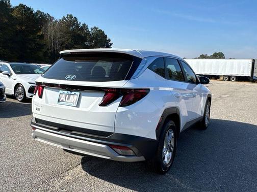 2026 Hyundai TUCSON SE