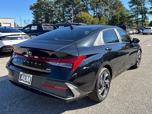 2025 Hyundai ELANTRA HEV SEL Sport