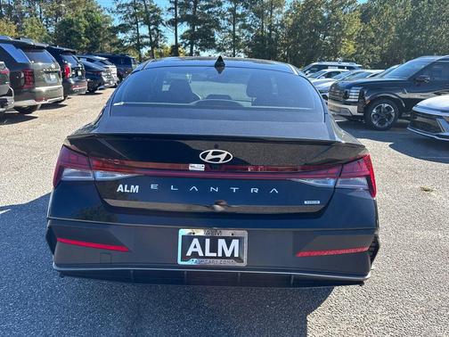 2025 Hyundai ELANTRA HEV SEL Sport